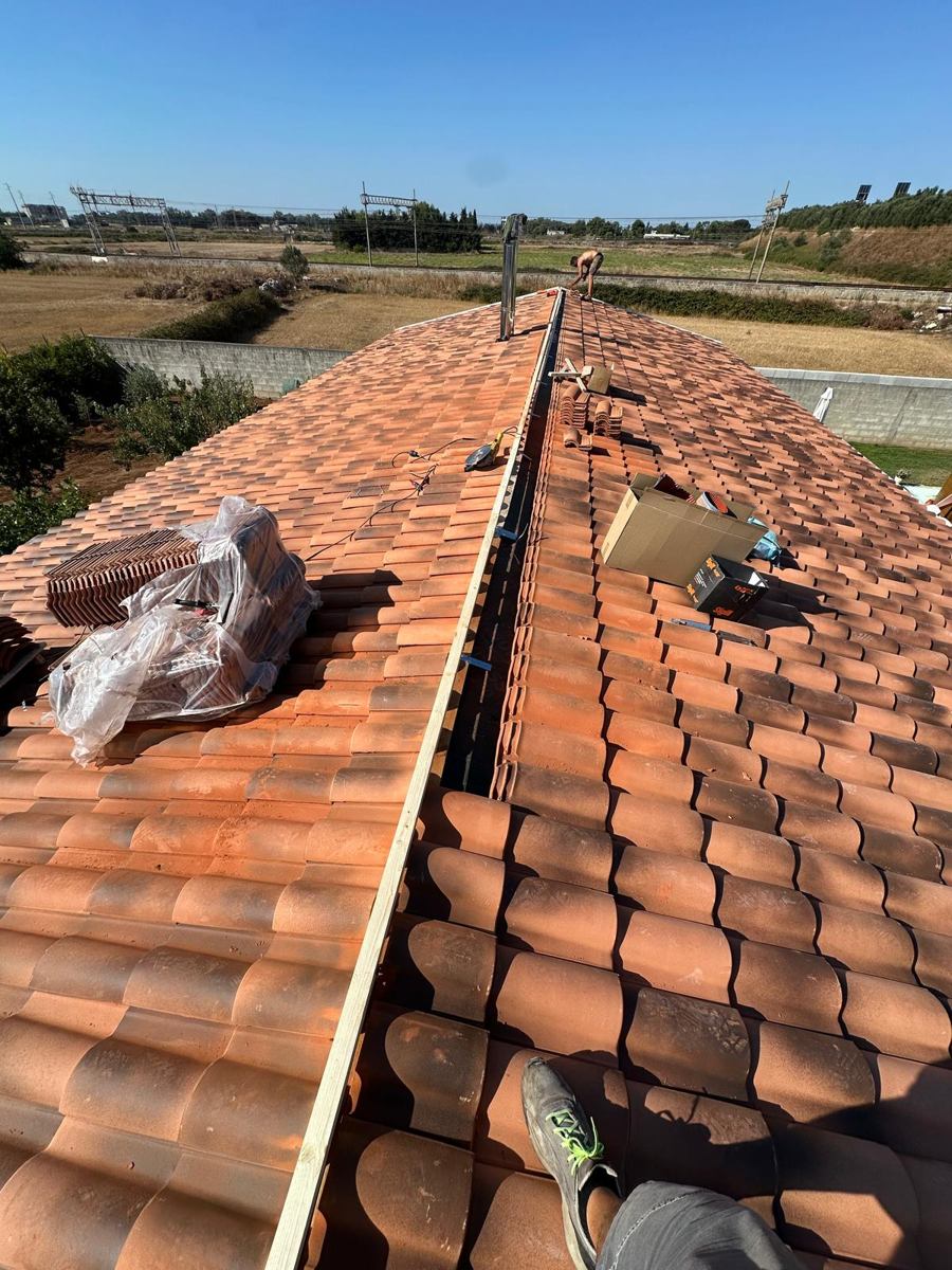 Realizzazione Isoltetti: copertura in tegole e dettagli del sistema tetto